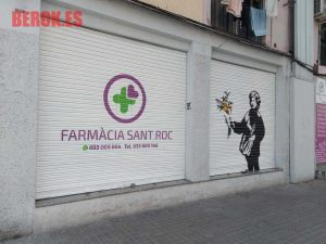 graffiti farmacia sant roc persiana jubilada banksy